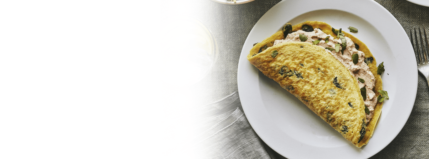 Crêpe-omelette farcie aux épinards et aux tomates séchées au soleil